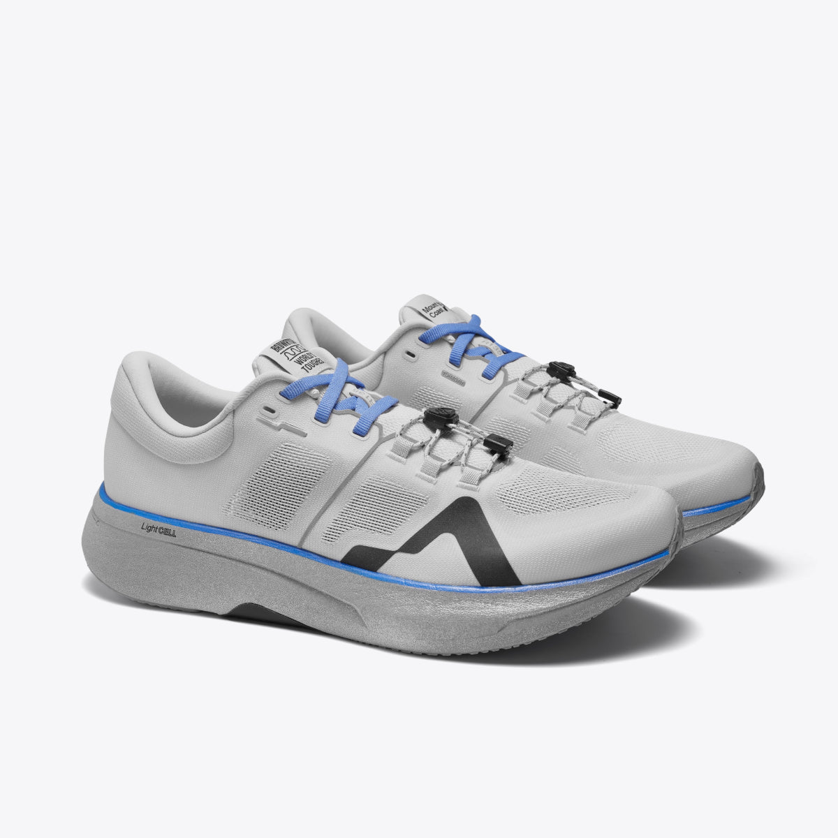 R135 running shoe: White upper, blue laces, grey midsole with LightCELL technology for ultra-marathon performance.