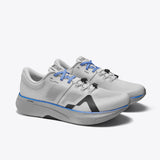 R135 running shoe: White upper, blue laces, grey midsole with LightCELL technology for ultra-marathon performance.