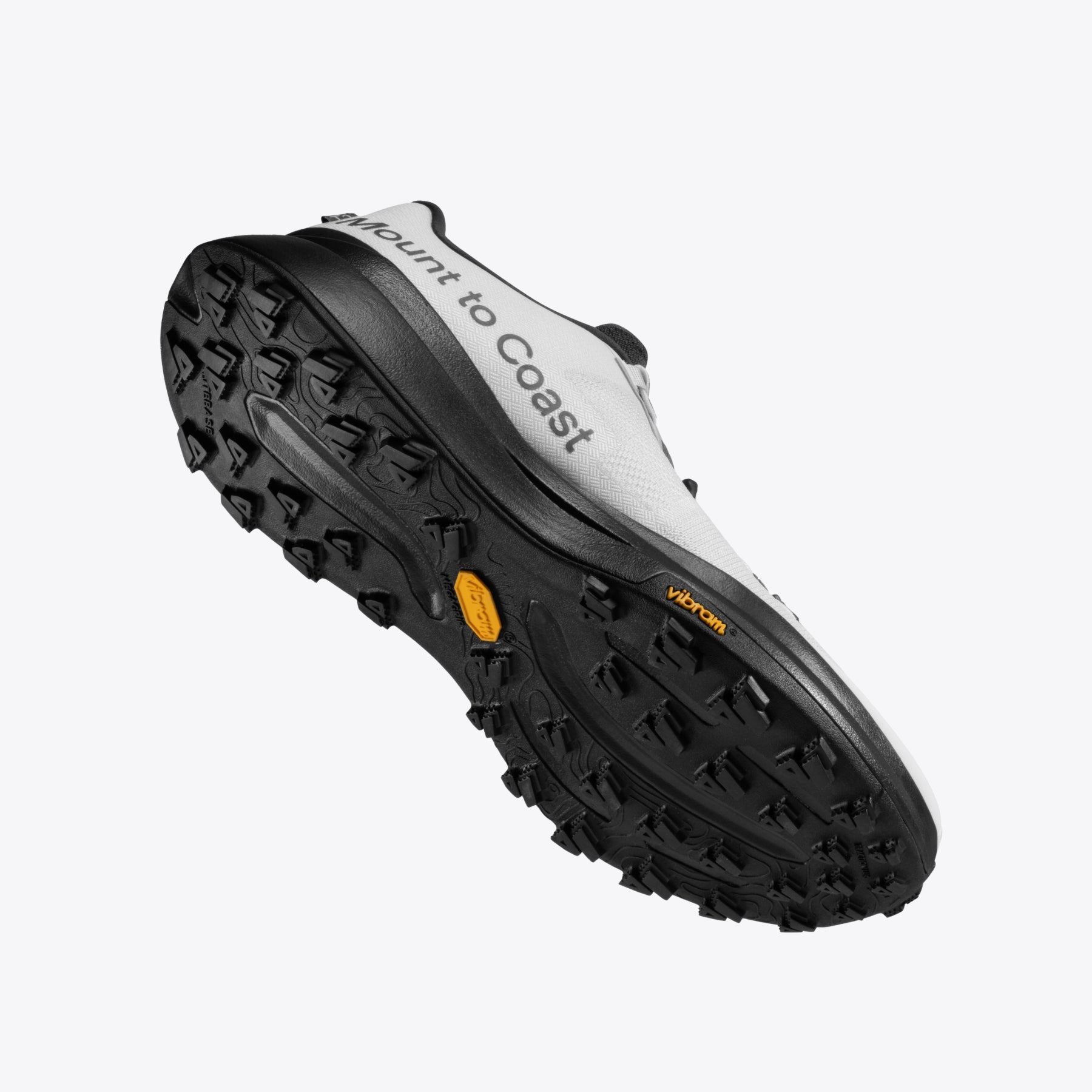 Mount to Coast T1 trail running shoe with Vibram outsole. White and black design, for long-distance trail running.
#Color_tephra