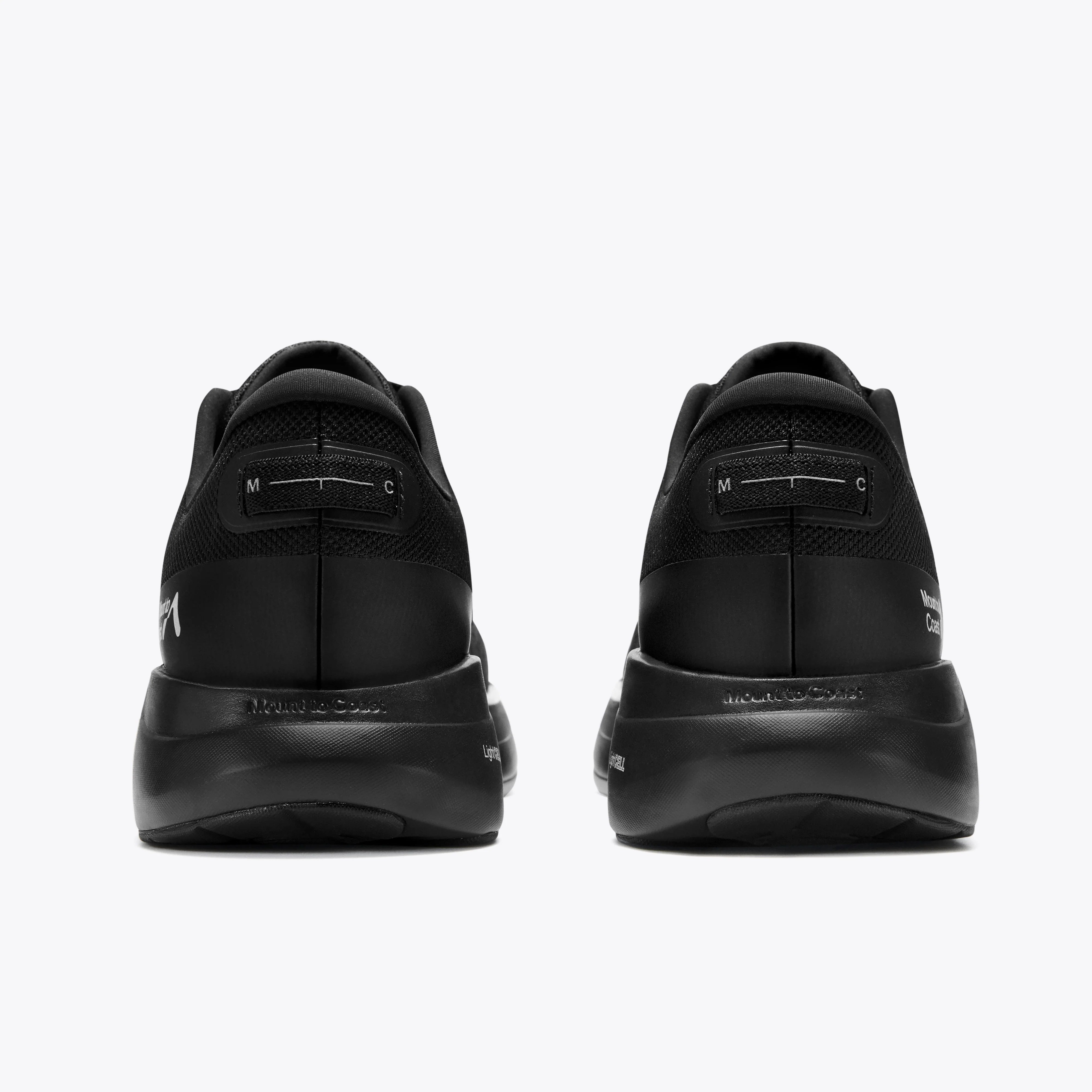Mount to Coast black running shoes back view #Color_black