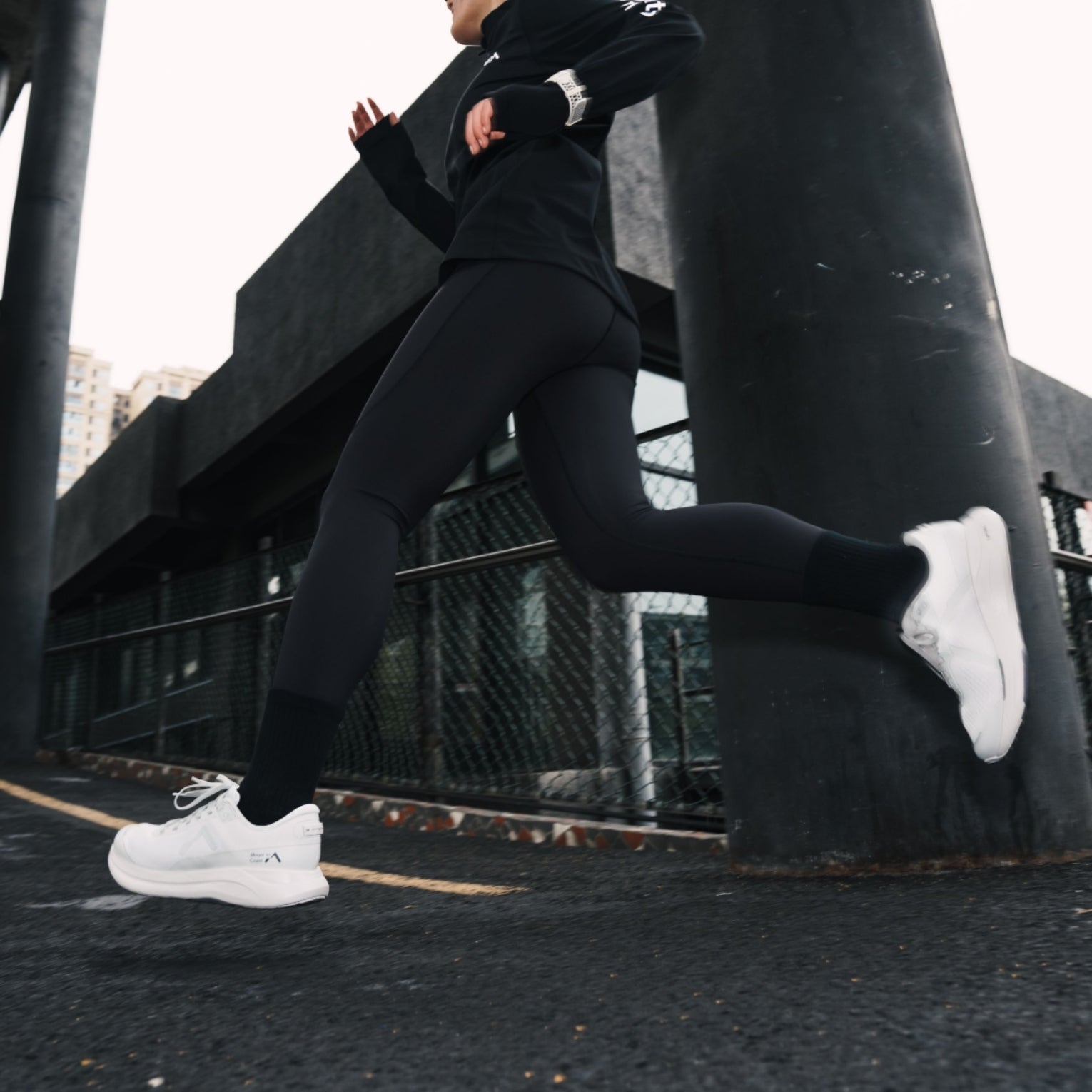 Mount to Coast P1 shoe in action, ultramarathon running shoes #Color_white