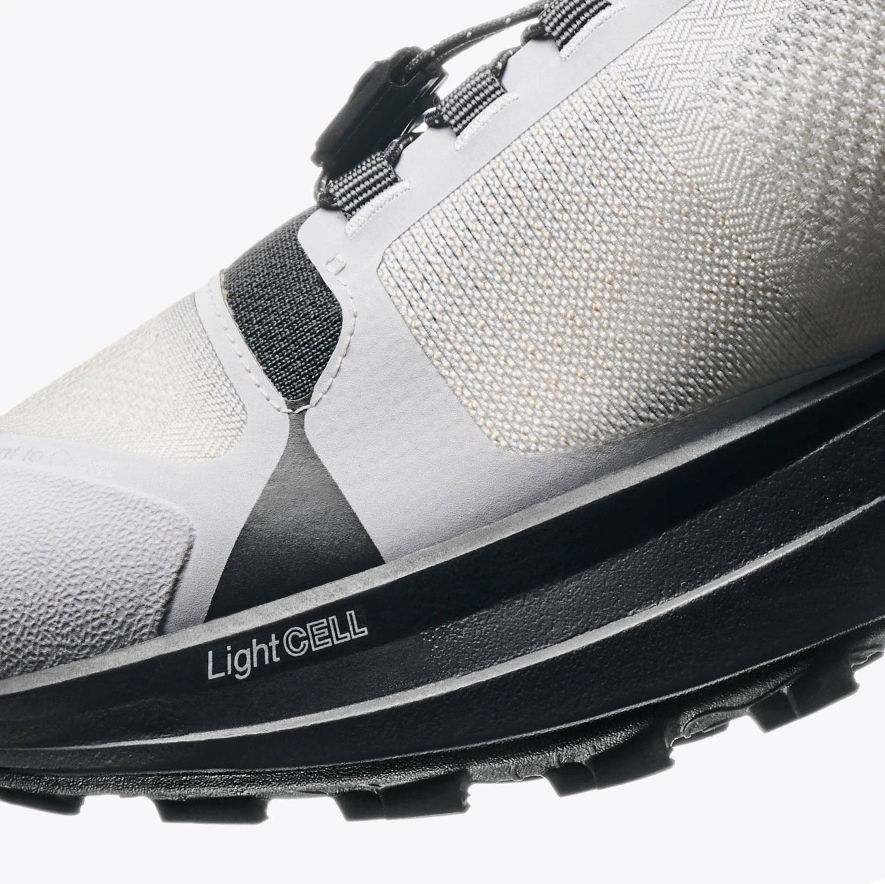 Cận cảnh midsole LightCELL trên Mount to Coast T1